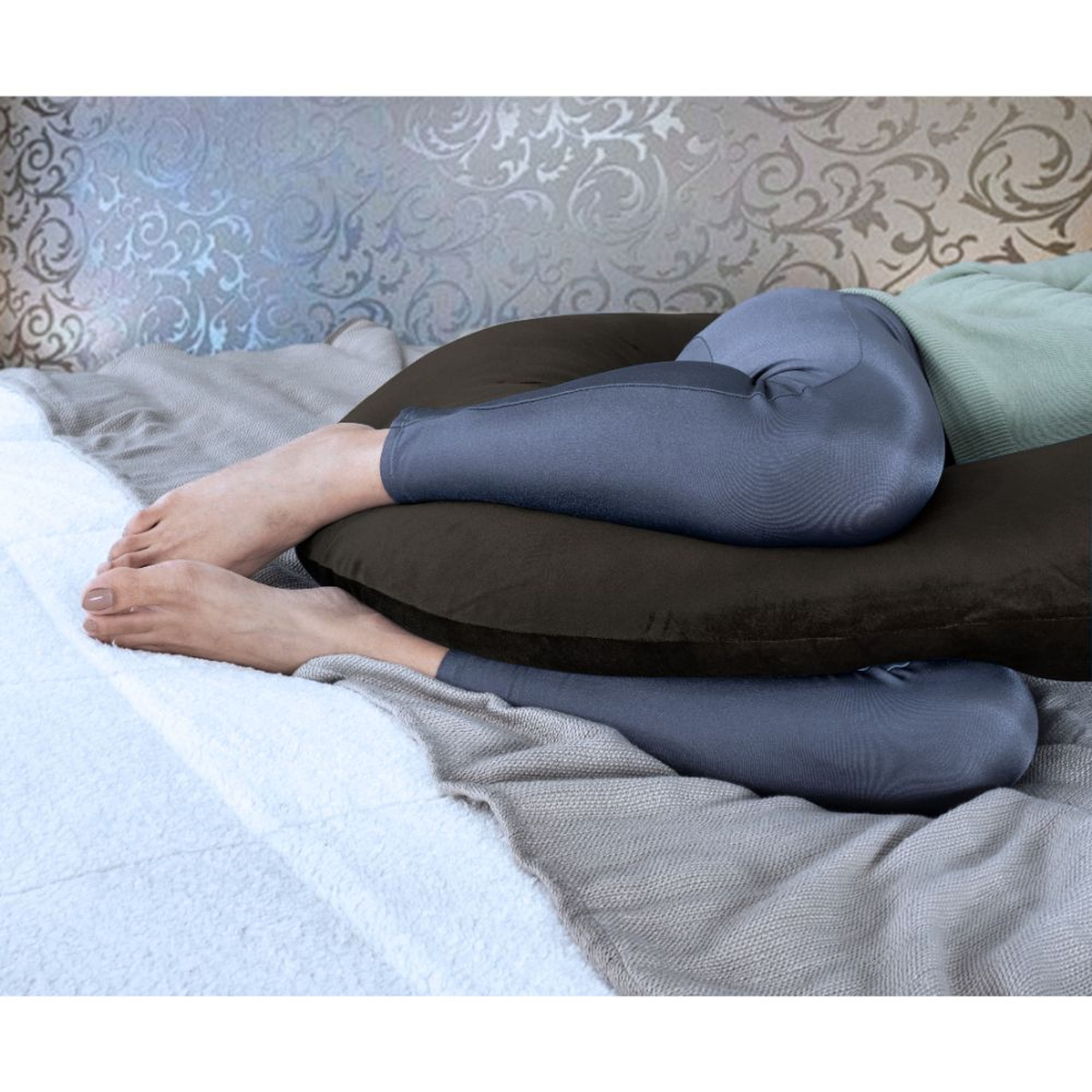img/maternity pillow/charcoal grey/4.jpg